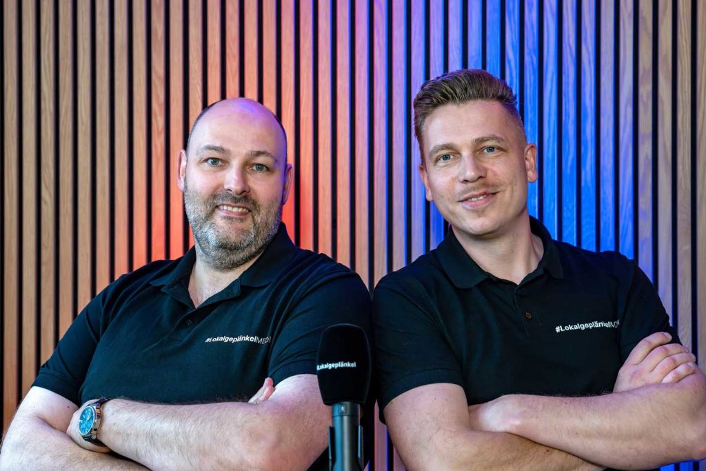 Dennis Hentschel und Patrick Schumann mit Pose für JobSpot360 Trailer