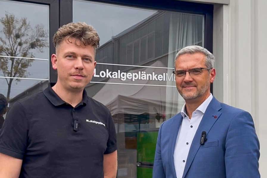Jobpost Podcaster Patrick Schumann mit Marco Lindemann von der IHK Brandenburg nach dem Podcast über - Mach es in Brandenburg